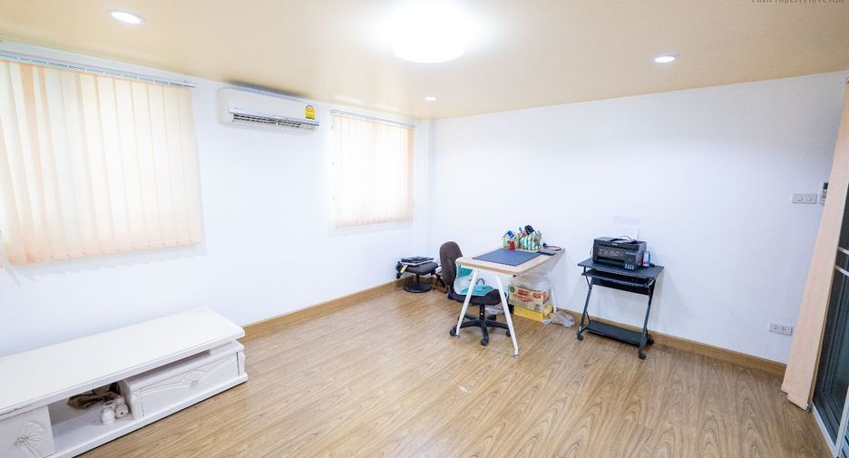 For sale 1 bed retail Space in Bang Khun Thian, Bangkok