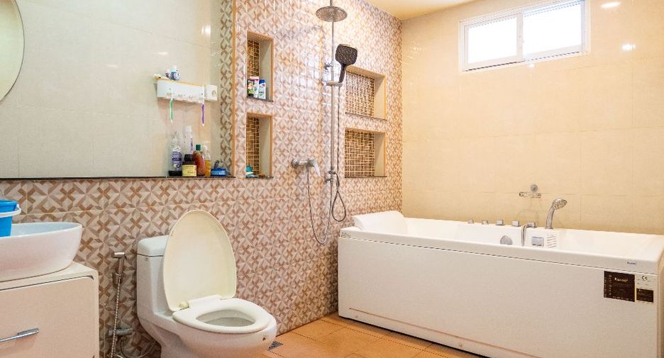 For sale 1 bed retail Space in Bang Khun Thian, Bangkok
