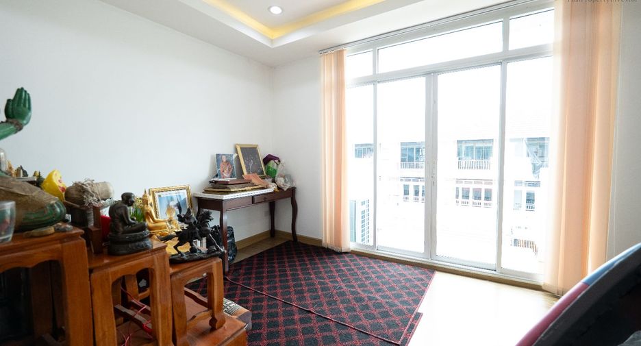 For sale 1 bed retail Space in Bang Khun Thian, Bangkok