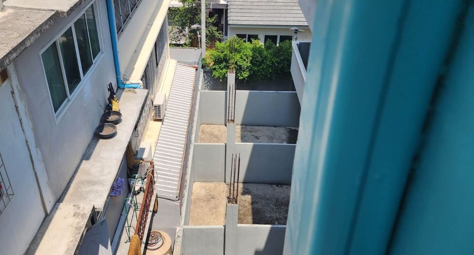 For sale 1 bed retail Space in Bang Khun Thian, Bangkok