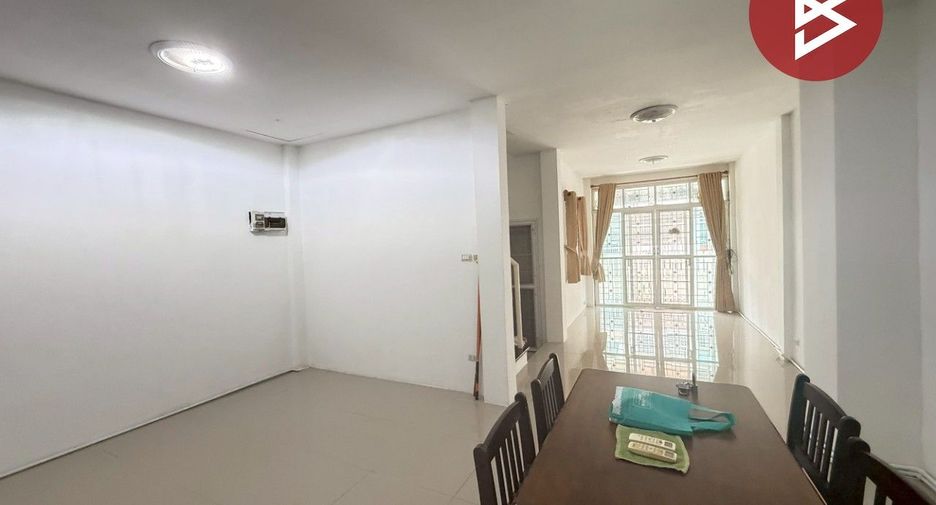 For sale 3 bedrooms townhouse in Khlong Sam Wa, Bangkok