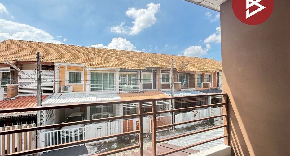For sale 3 bedrooms townhouse in Khlong Sam Wa, Bangkok