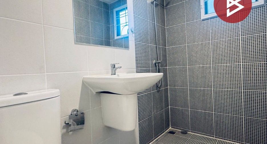For sale 2 bedrooms townhouse in Mueang Pathum Thani, Pathum Thani