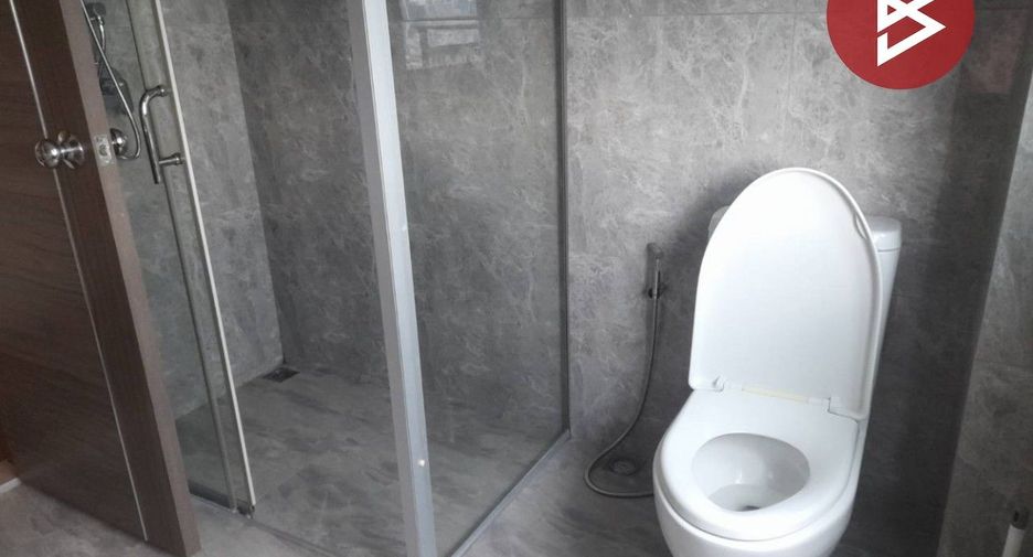 For sale 2 bedrooms condo in Huai Khwang, Bangkok
