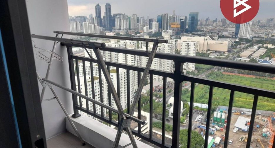 For sale 2 bedrooms condo in Huai Khwang, Bangkok