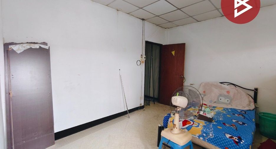出售 2 卧室 联排别墅 在 Sam Phran, Nakhon Pathom