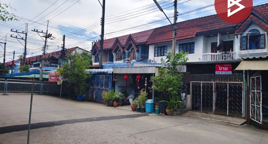 出售 2 卧室 联排别墅 在 Sam Phran, Nakhon Pathom