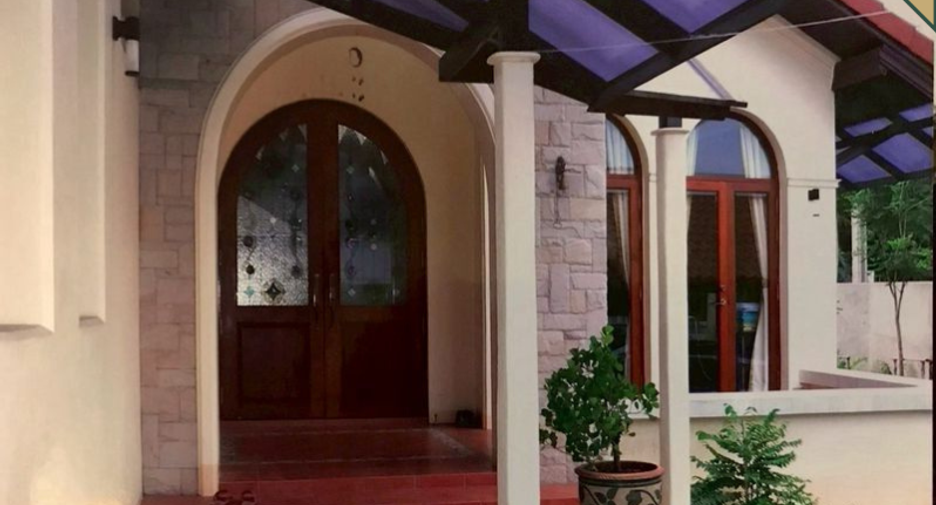 For sale 2 bedrooms house in Phra Khanong, Bangkok