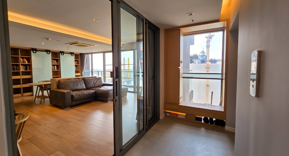 For sale 3 bedrooms condo in Yan Nawa, Bangkok