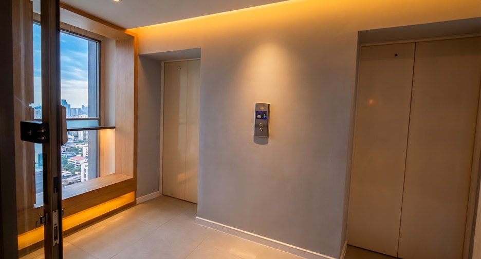 For sale 3 bedrooms condo in Yan Nawa, Bangkok