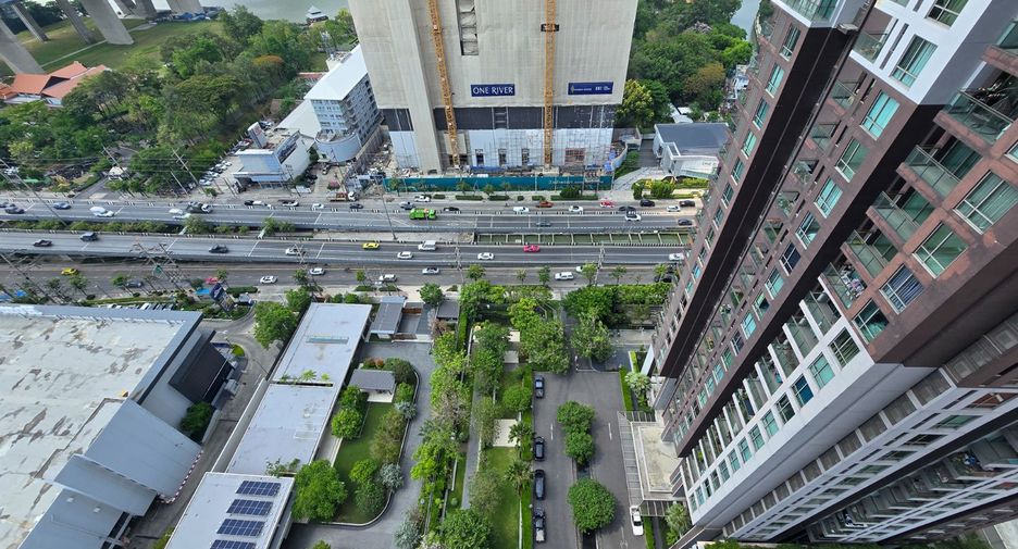 For sale 3 bedrooms condo in Yan Nawa, Bangkok