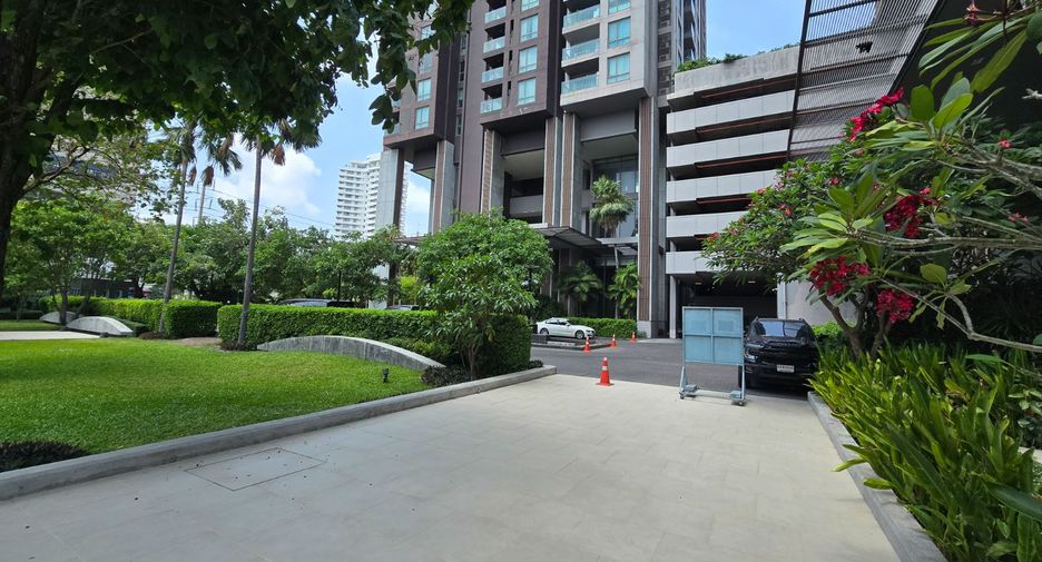 For sale 3 bedrooms condo in Yan Nawa, Bangkok
