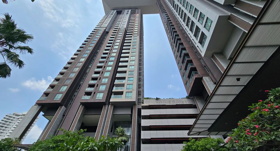 For sale 3 bedrooms condo in Yan Nawa, Bangkok