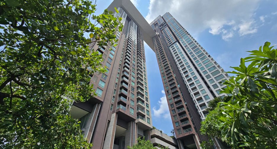For sale 3 bedrooms condo in Yan Nawa, Bangkok