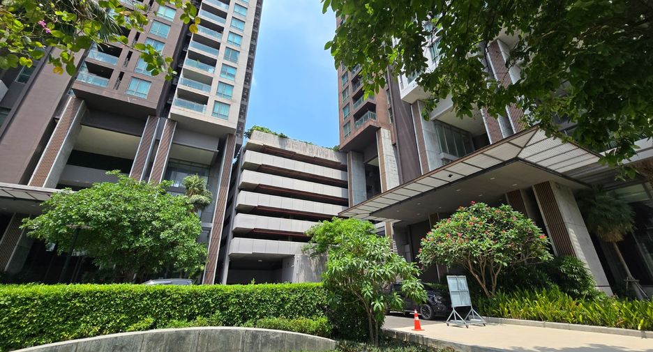 For sale 3 bedrooms condo in Yan Nawa, Bangkok