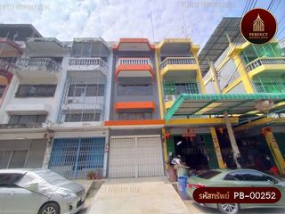 Local comercial en venta de 5 habitaciones en Bang Khun Thian, Bangkok