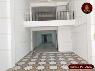 Local comercial en venta de 5 habitaciones en Bang Khun Thian, Bangkok