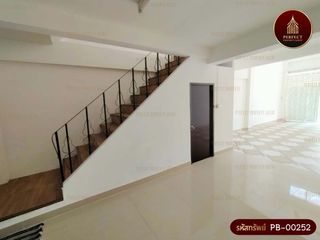 Local comercial en venta de 5 habitaciones en Bang Khun Thian, Bangkok