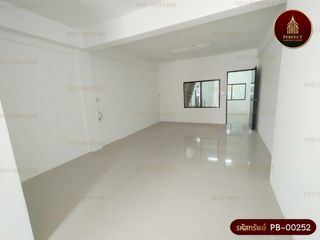 Local comercial en venta de 5 habitaciones en Bang Khun Thian, Bangkok