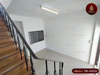 Local comercial en venta de 5 habitaciones en Bang Khun Thian, Bangkok