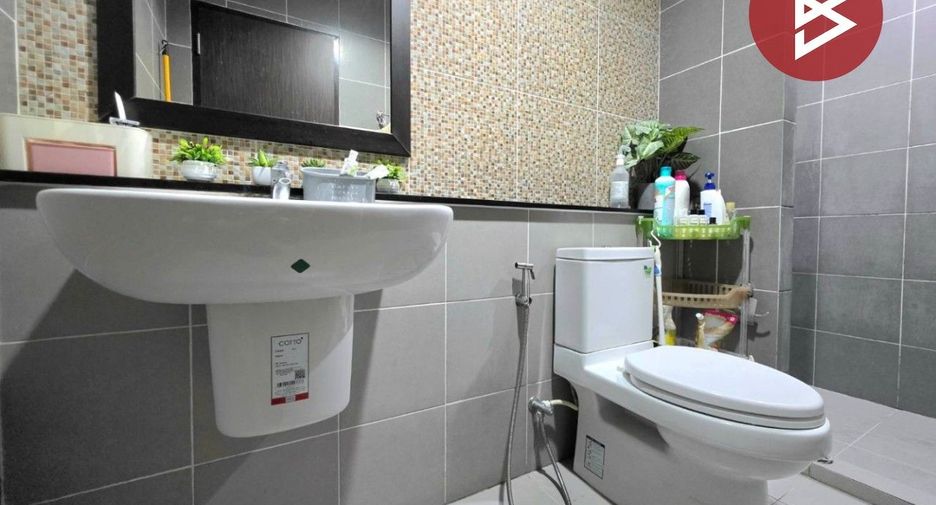 For sale 1 bed condo in Si Racha, Chonburi