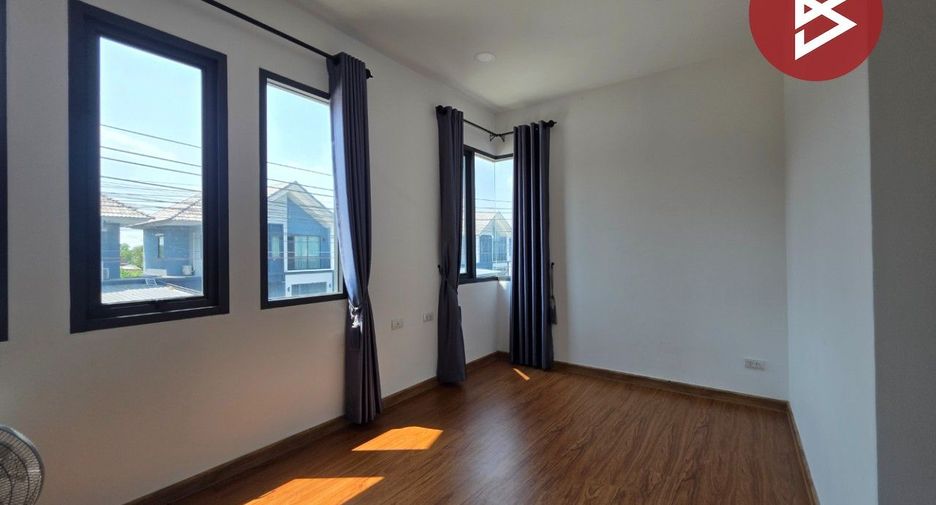 For sale 4 bedrooms house in Sam Khok, Pathum Thani