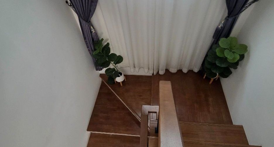 For sale 4 bedrooms house in Sam Khok, Pathum Thani