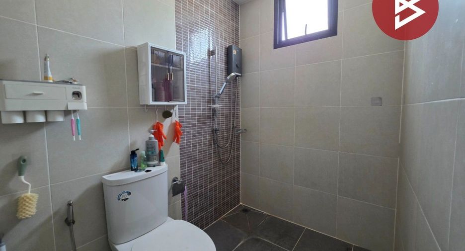 For sale 4 bedrooms house in Sam Khok, Pathum Thani
