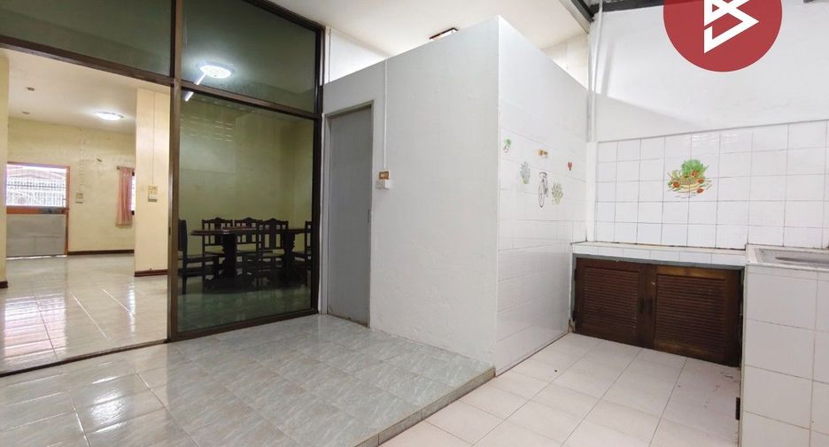 Casa adosada en venta de 2 habitaciones en Nakhon Chai Si, Nakhon Pathom