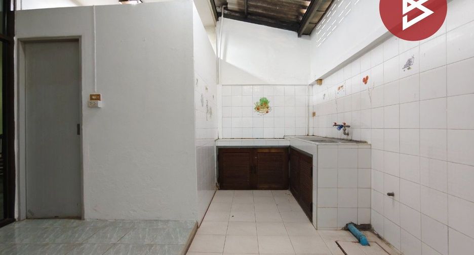 Casa adosada en venta de 2 habitaciones en Nakhon Chai Si, Nakhon Pathom