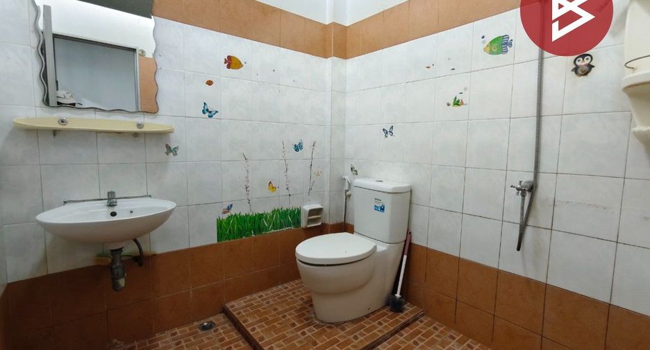 Casa adosada en venta de 2 habitaciones en Nakhon Chai Si, Nakhon Pathom