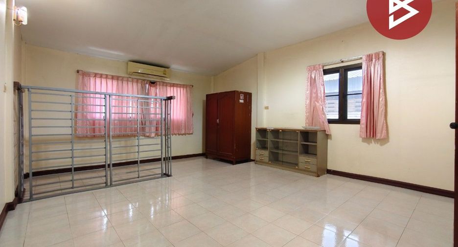 Casa adosada en venta de 2 habitaciones en Nakhon Chai Si, Nakhon Pathom