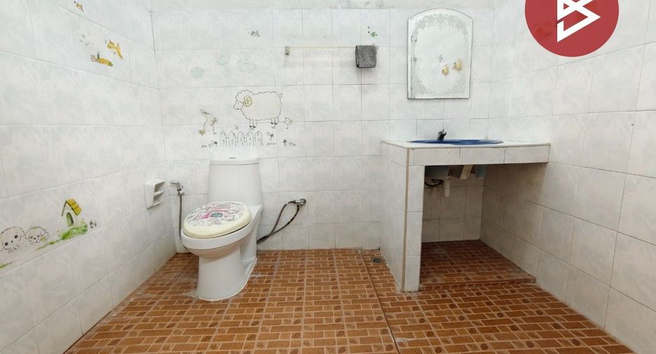 Casa adosada en venta de 2 habitaciones en Nakhon Chai Si, Nakhon Pathom