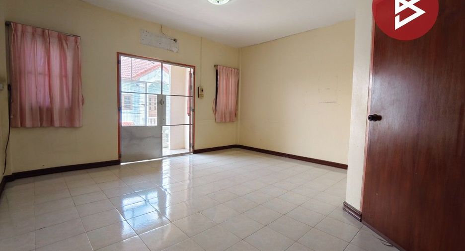 Casa adosada en venta de 2 habitaciones en Nakhon Chai Si, Nakhon Pathom