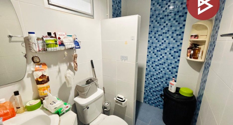 Casa adosada en venta de 2 habitaciones en Si Racha, Chonburi