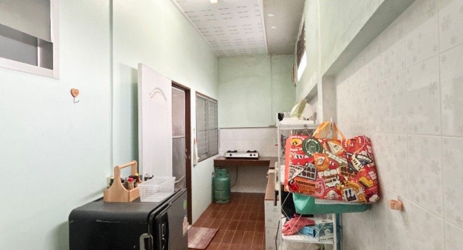 Casa adosada en venta de 2 habitaciones en Si Racha, Chonburi