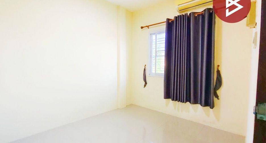 For sale 4 bedrooms townhouse in Mueang Samut Sakhon, Samut Sakhon