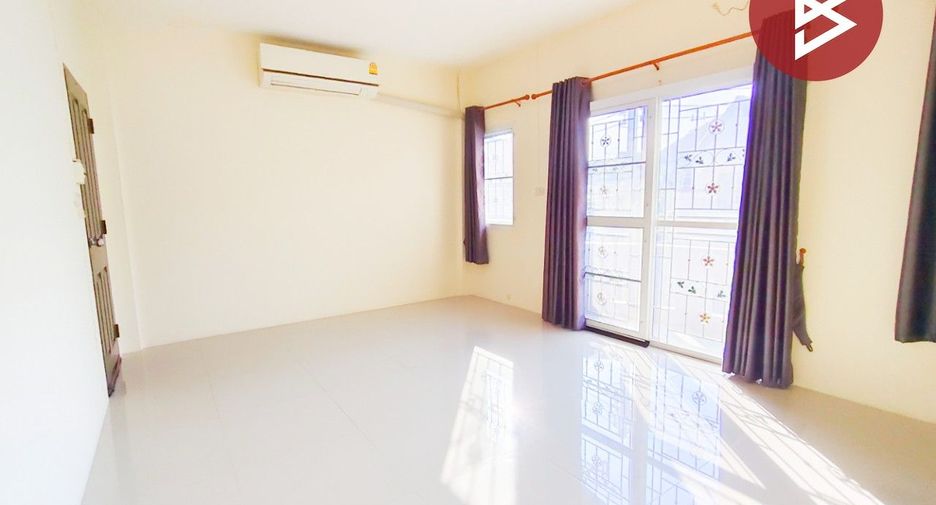 For sale 4 bedrooms townhouse in Mueang Samut Sakhon, Samut Sakhon