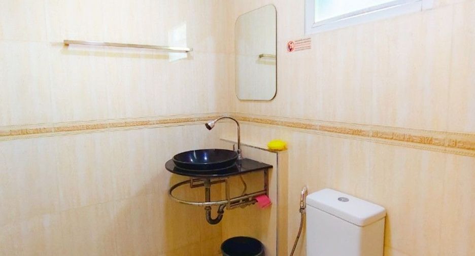 For sale 4 bedrooms townhouse in Mueang Samut Sakhon, Samut Sakhon