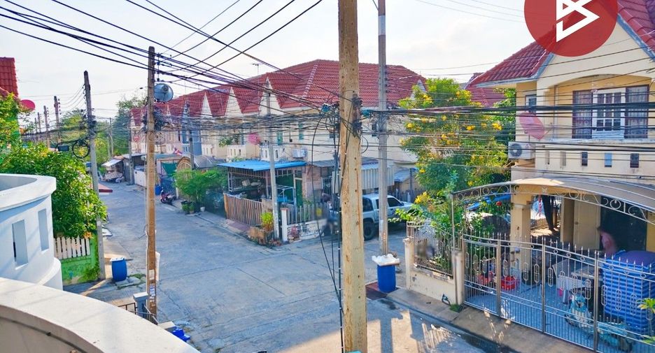 For sale 4 bedrooms townhouse in Mueang Samut Sakhon, Samut Sakhon