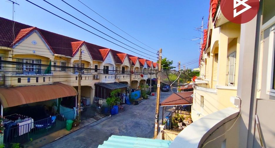 For sale 4 bedrooms townhouse in Mueang Samut Sakhon, Samut Sakhon