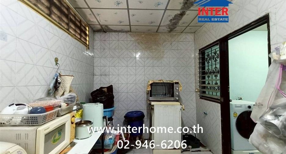 For sale 3 bedrooms townhouse in Bang Khen, Bangkok