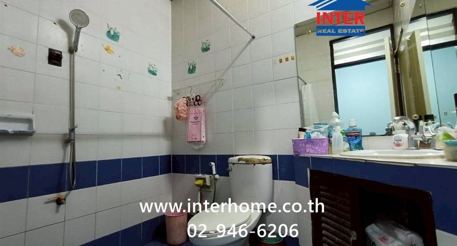 For sale 3 bedrooms townhouse in Bang Khen, Bangkok