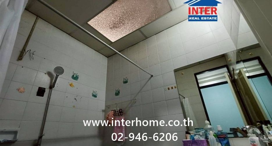 For sale 3 bedrooms townhouse in Bang Khen, Bangkok