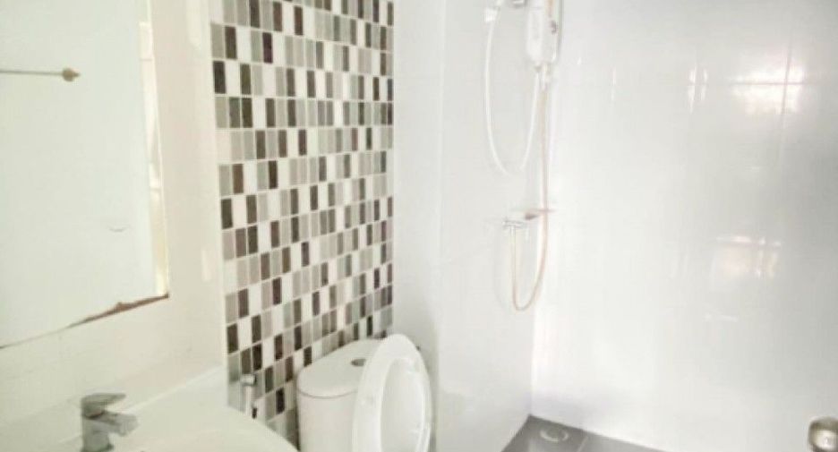 For sale 1 bed condo in Mueang Pathum Thani, Pathum Thani