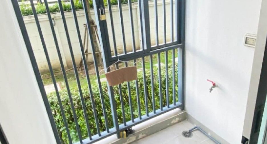 For sale 1 bed condo in Mueang Pathum Thani, Pathum Thani