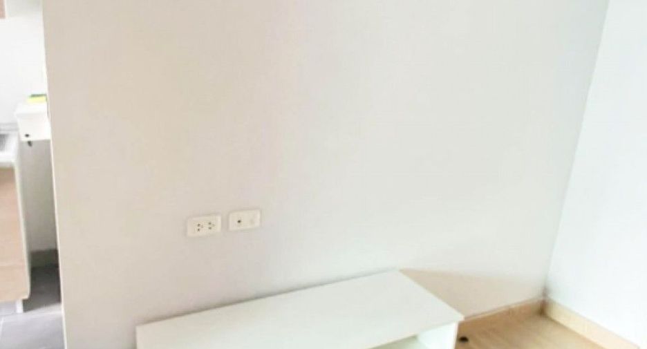 For sale 1 bed condo in Mueang Pathum Thani, Pathum Thani