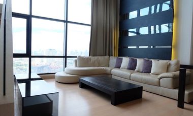 For rent 3 bedrooms condo in Khlong San, Bangkok