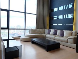 For rent 3 bedrooms condo in Khlong San, Bangkok