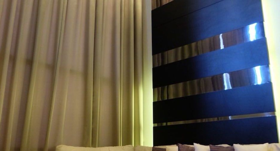 For rent 3 bedrooms condo in Khlong San, Bangkok